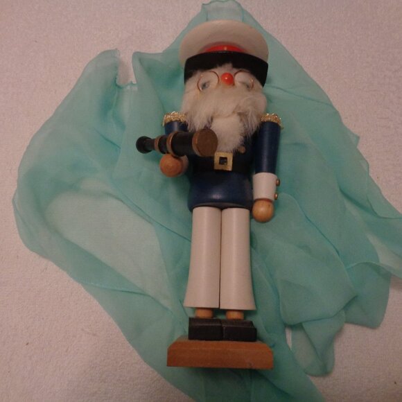 SAILOR WOODEN NUTCRACKER NUTCRACKER VILLAGE 11 INCHES - Picture 1 of 13
